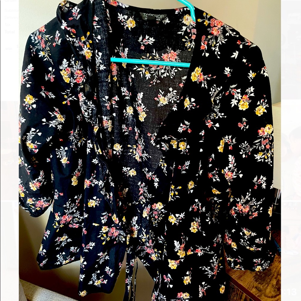 Top shop wrap top! Great condition, very flattering